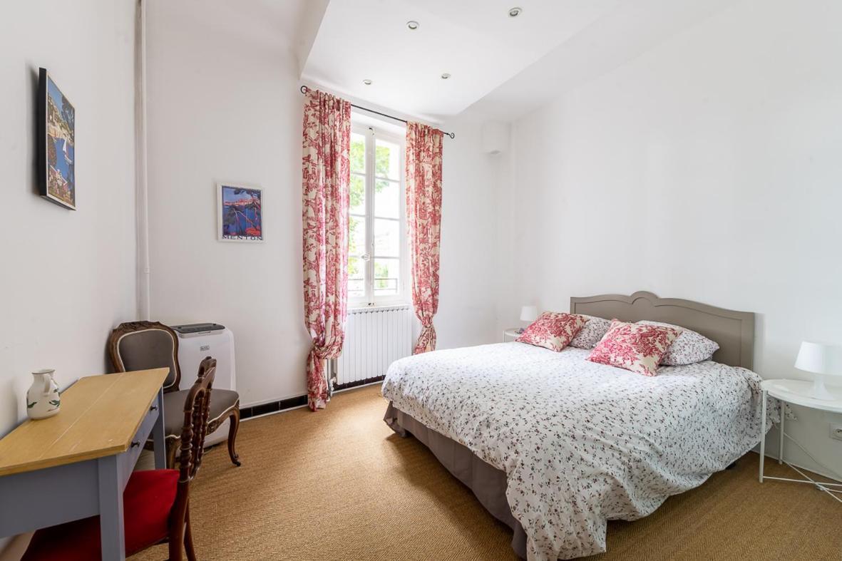 Maison De Maitre 230M² En Plein Coeur Du Village Camps-la-Source Exterior foto